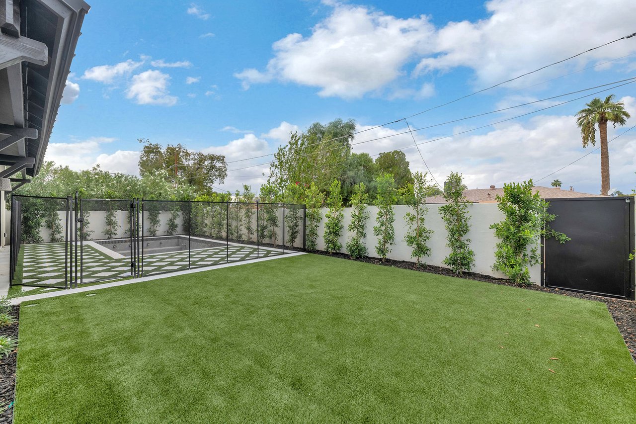 4244 N 45TH Place