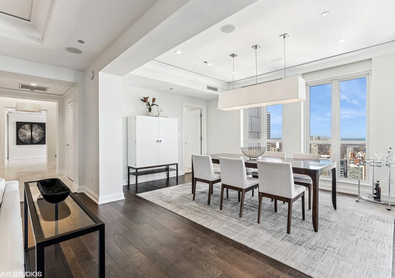 11 E Walton St APT 4202