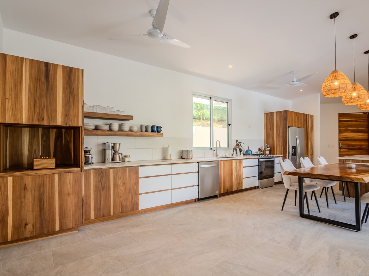 An Exclusive, Sunny Ridge-Top 4-Bed Designer House With Unforgettable Mountain & Jungle Views