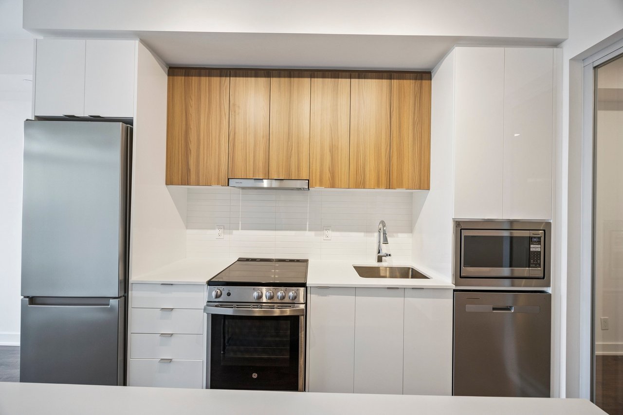 50 Upper Mall Way #2109