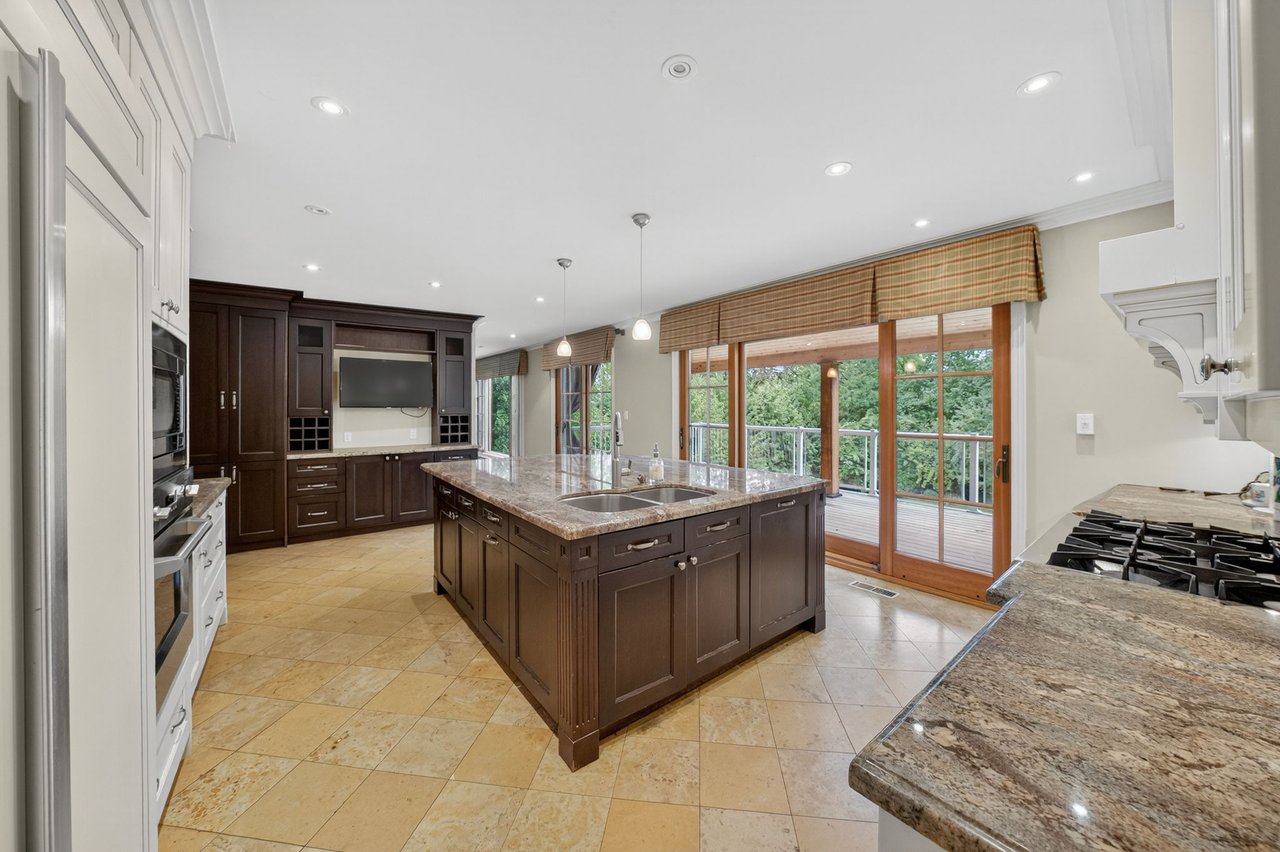 Outstanding Ravine & Park-Like Setting