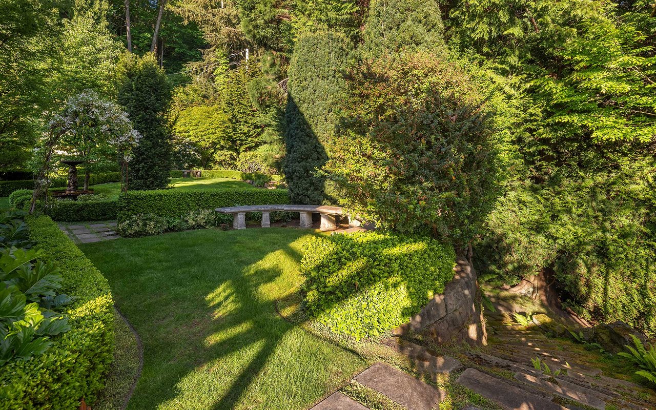 Historic Waterfront Estate in Magnolia