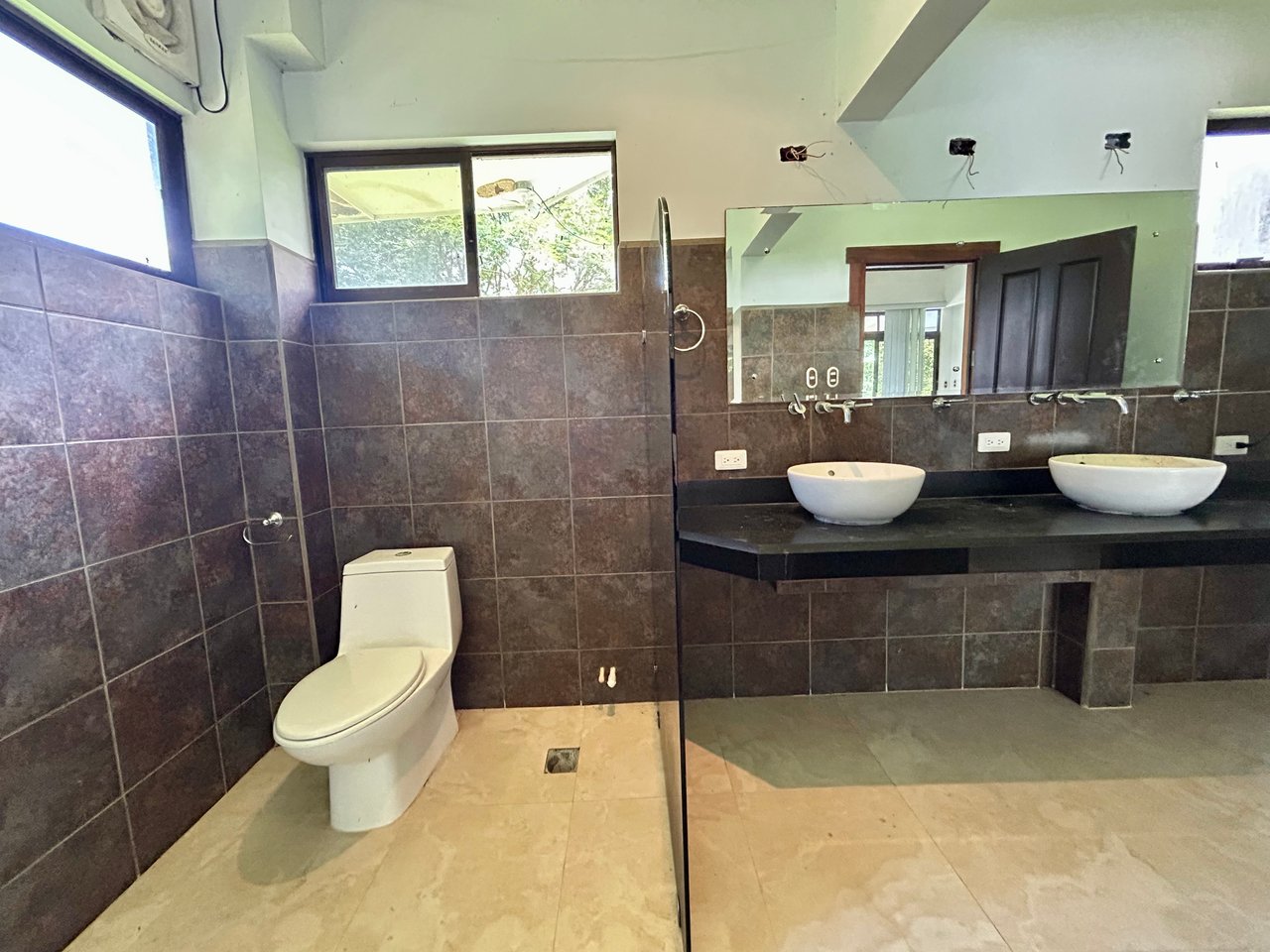 Fixer-Upper Home with an studio Office in Palmar Norte on a 4-Hectare Property