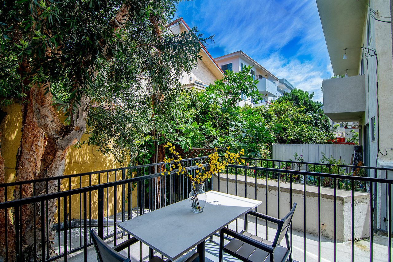 916 S. Shenandoah St. # 1