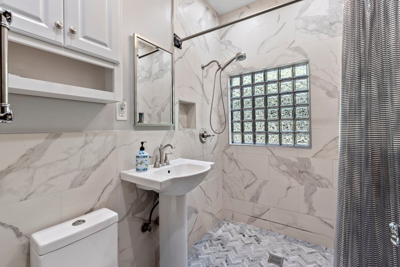 706 N Maple Dr, Beverly Hills