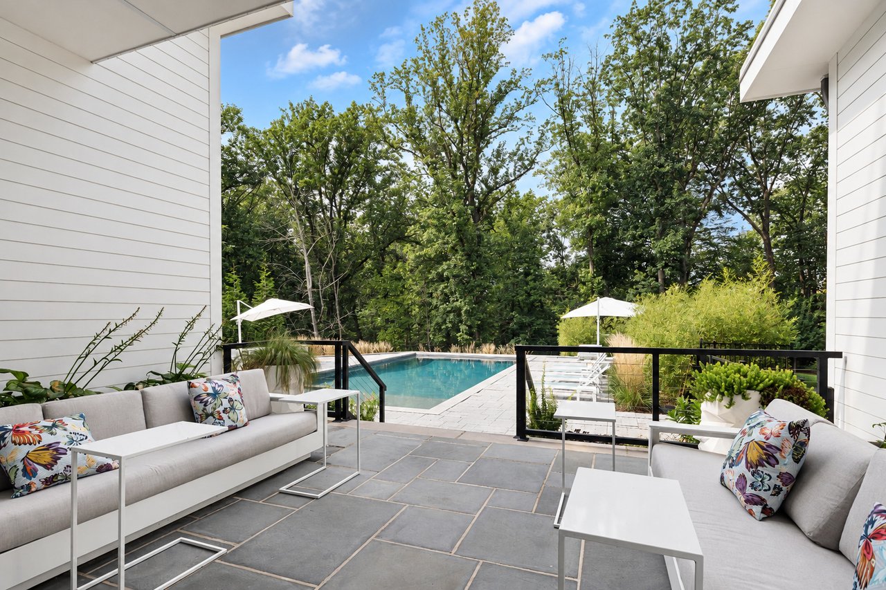 286 Hartshorn Drive, Short Hills, NJ 07078