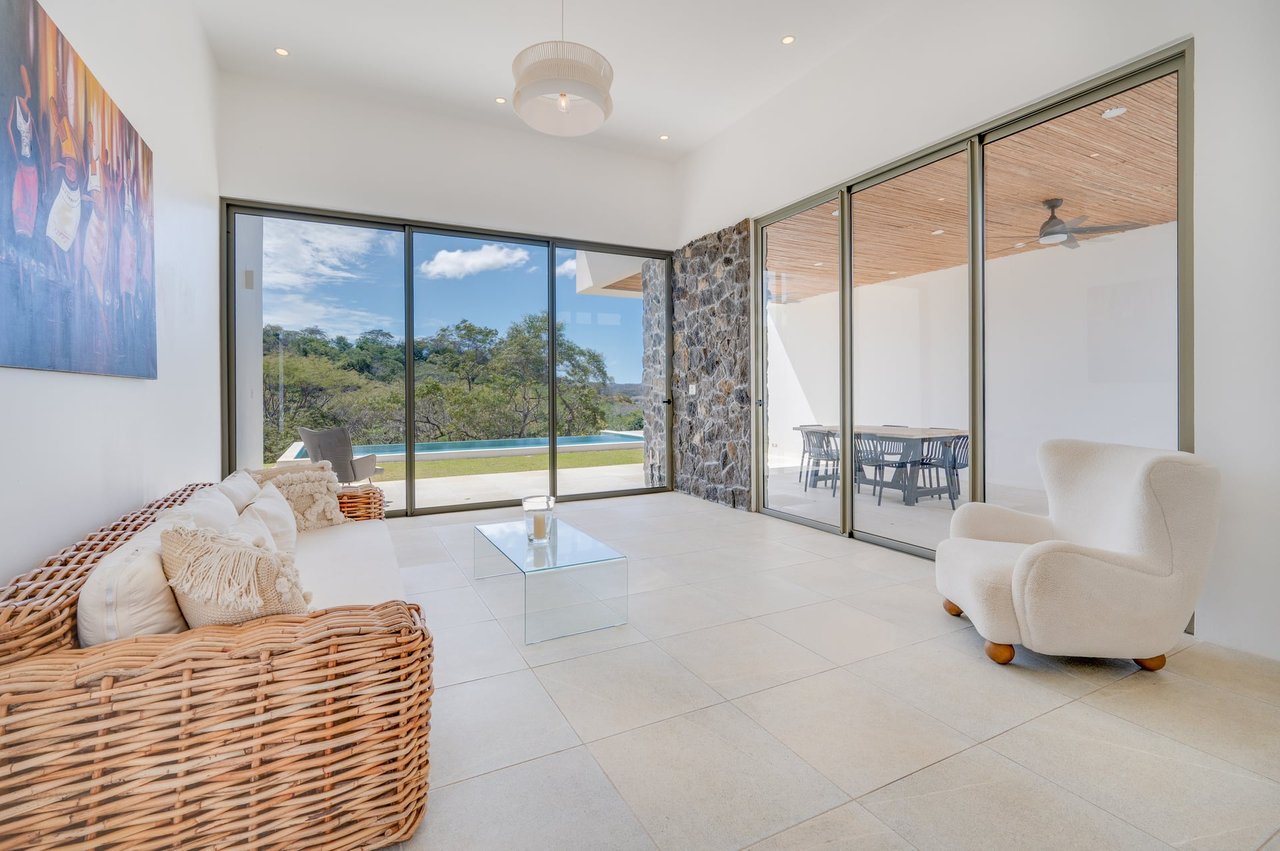 Finca Hermosa | Modern 3BR Luxury Villa with Infinity Pool in Exclusive Finca Panama Community