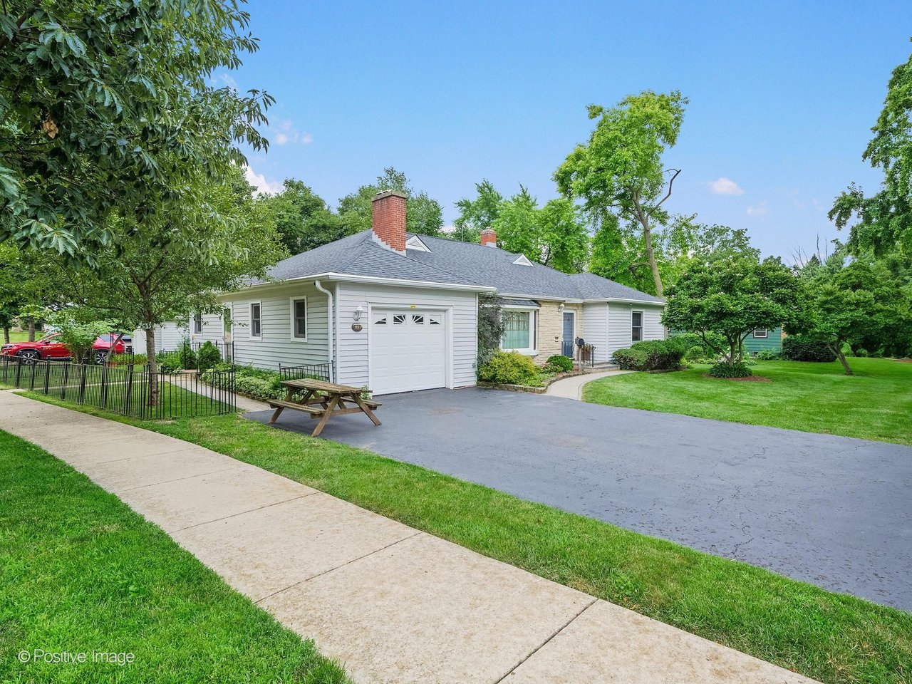 449 Arbor Ave, West Chicago IL: Move-In-Ready Ranch on a Corner Lot in Columbia Park Listed at $479,900