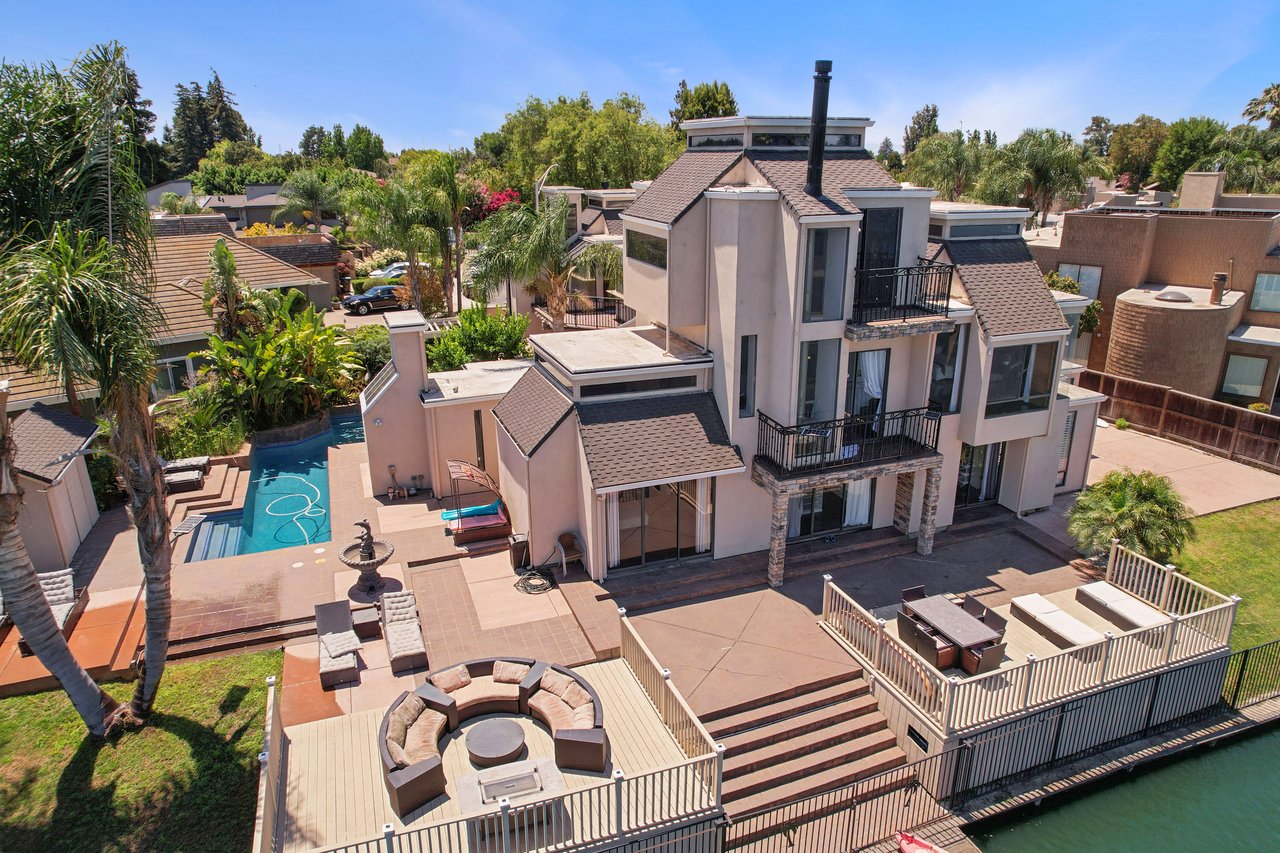 3845 Peninsula Ct