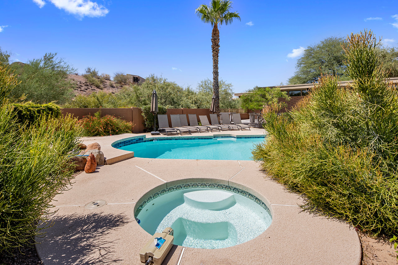 4737 E Valley Vista Lane