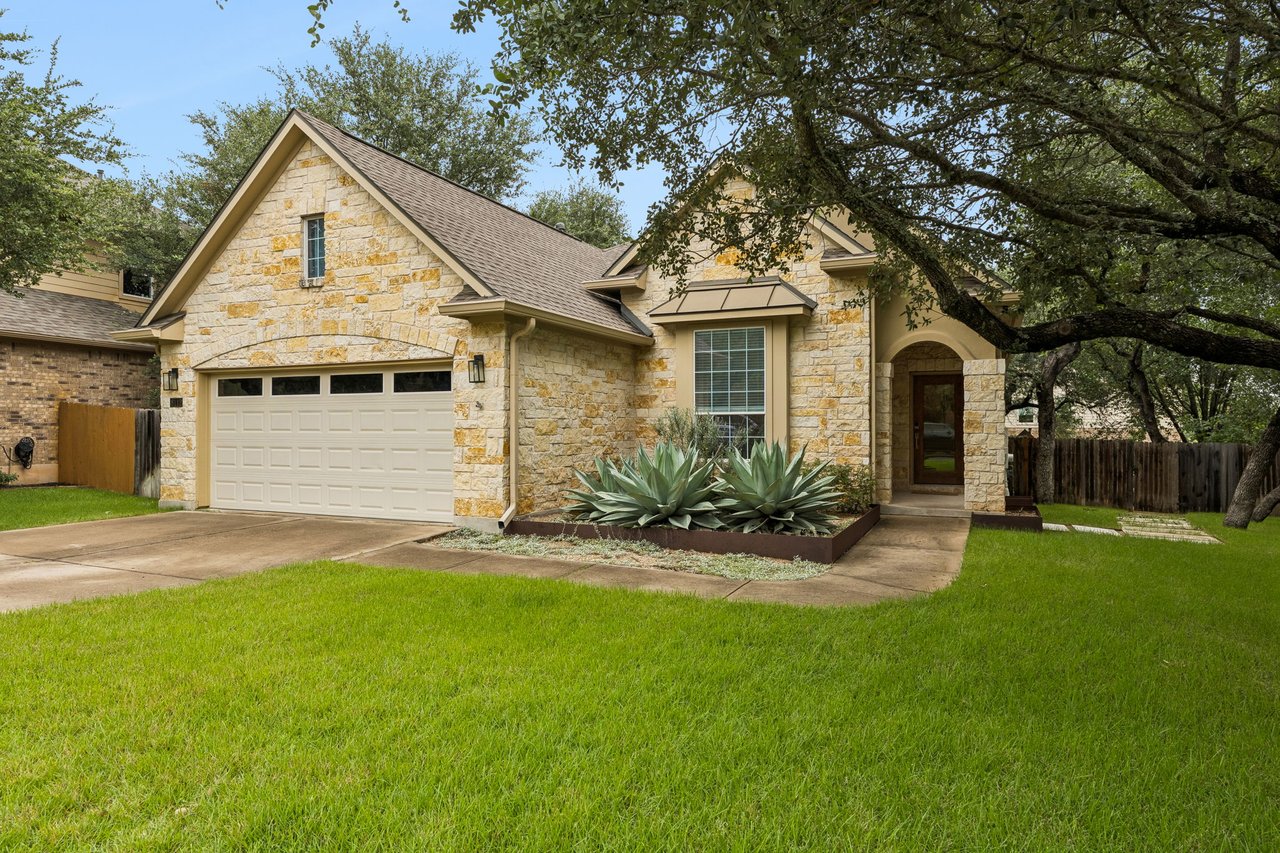 8112 Alophia Dr