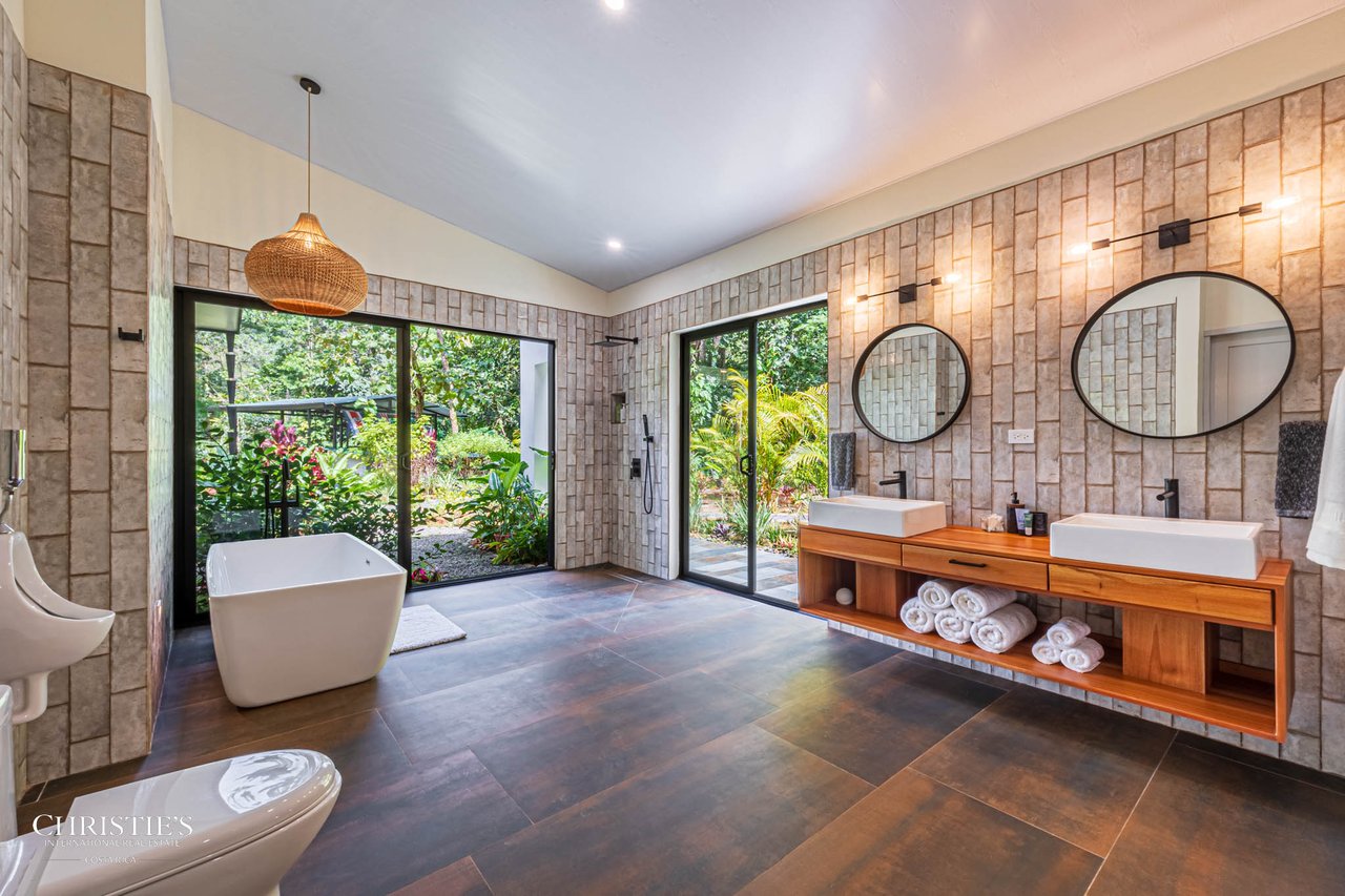 Contemporary Mountain View Villa – 10 Minutes to Playa Dominical