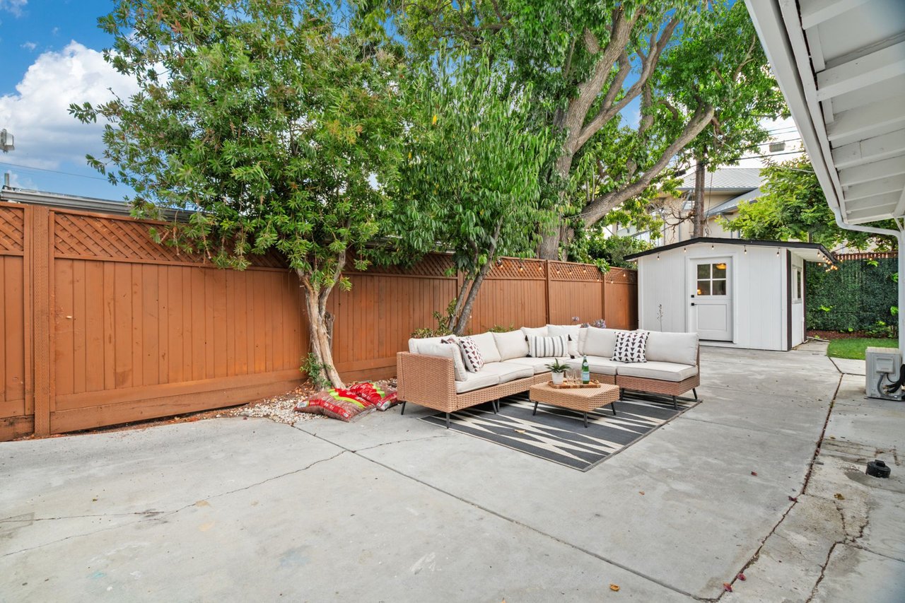 850 Las Palmas Drive