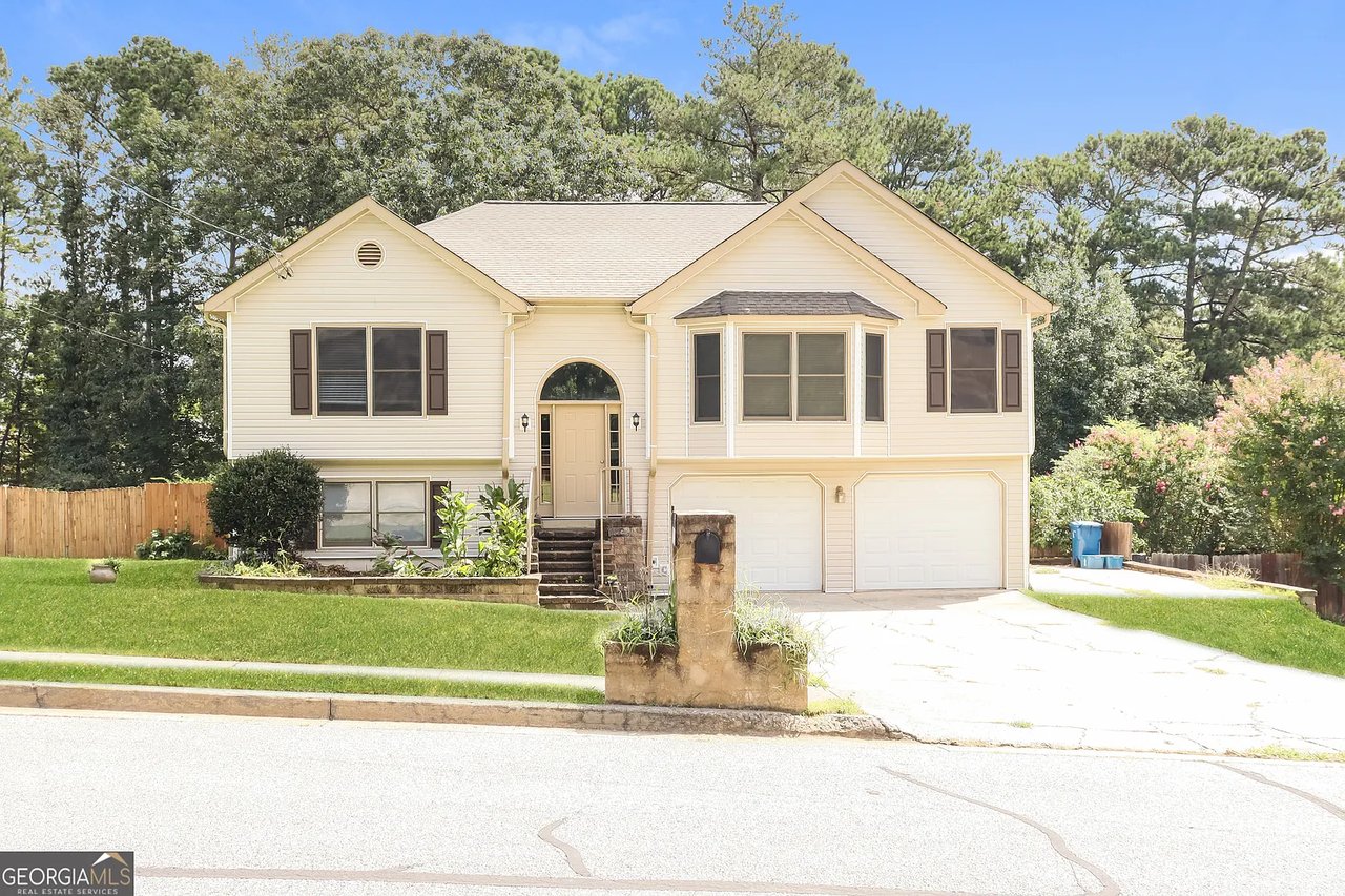 755 Holcombe Woods Ct