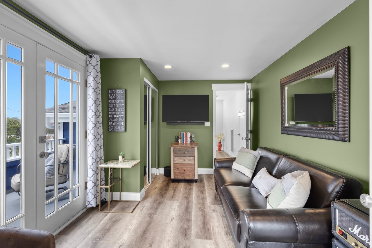 236 N Juanita Avenue A