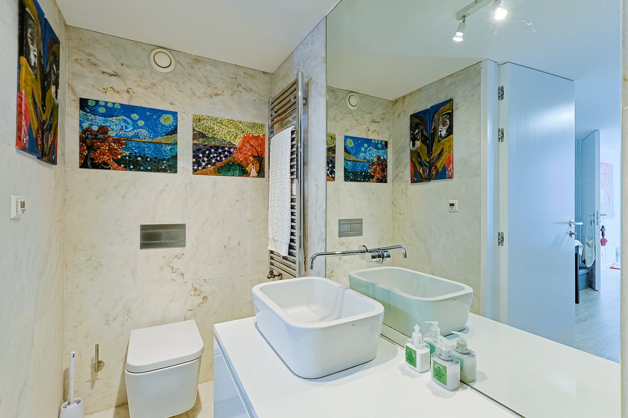 “The Green Villa” – Elegant Luxury Villa with Pool in Carnaxide, Oeiras