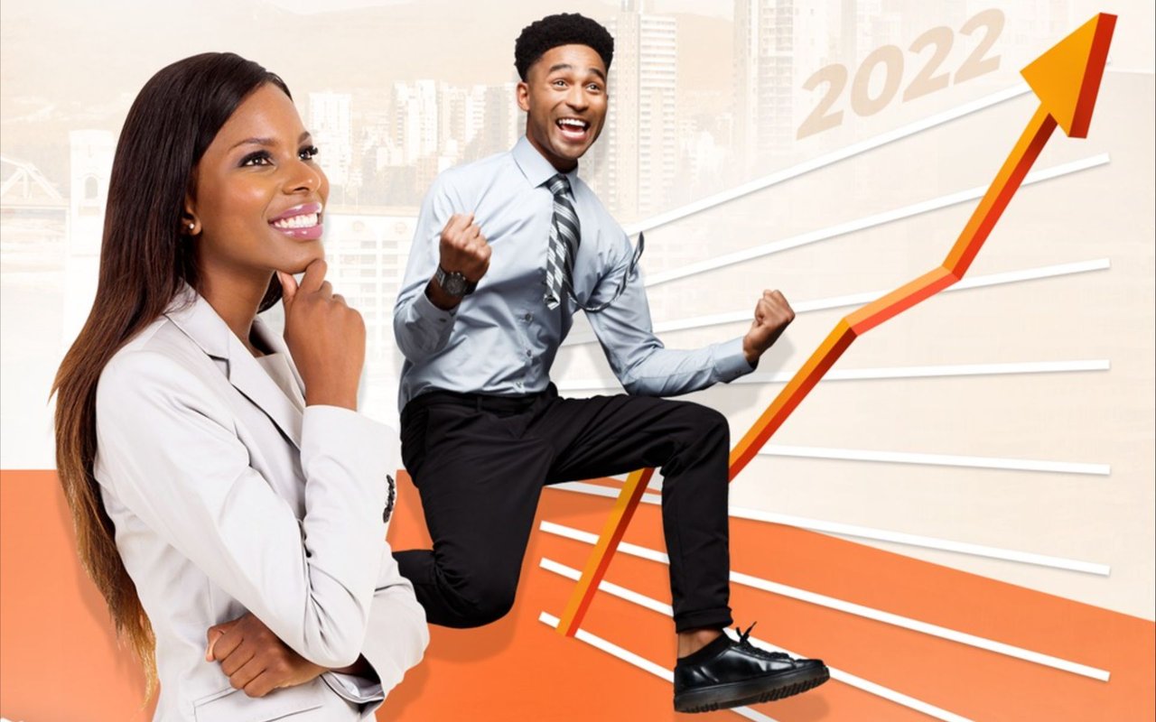 Two smiling businesspeople beside an upward-trending arrow labeled 2022.