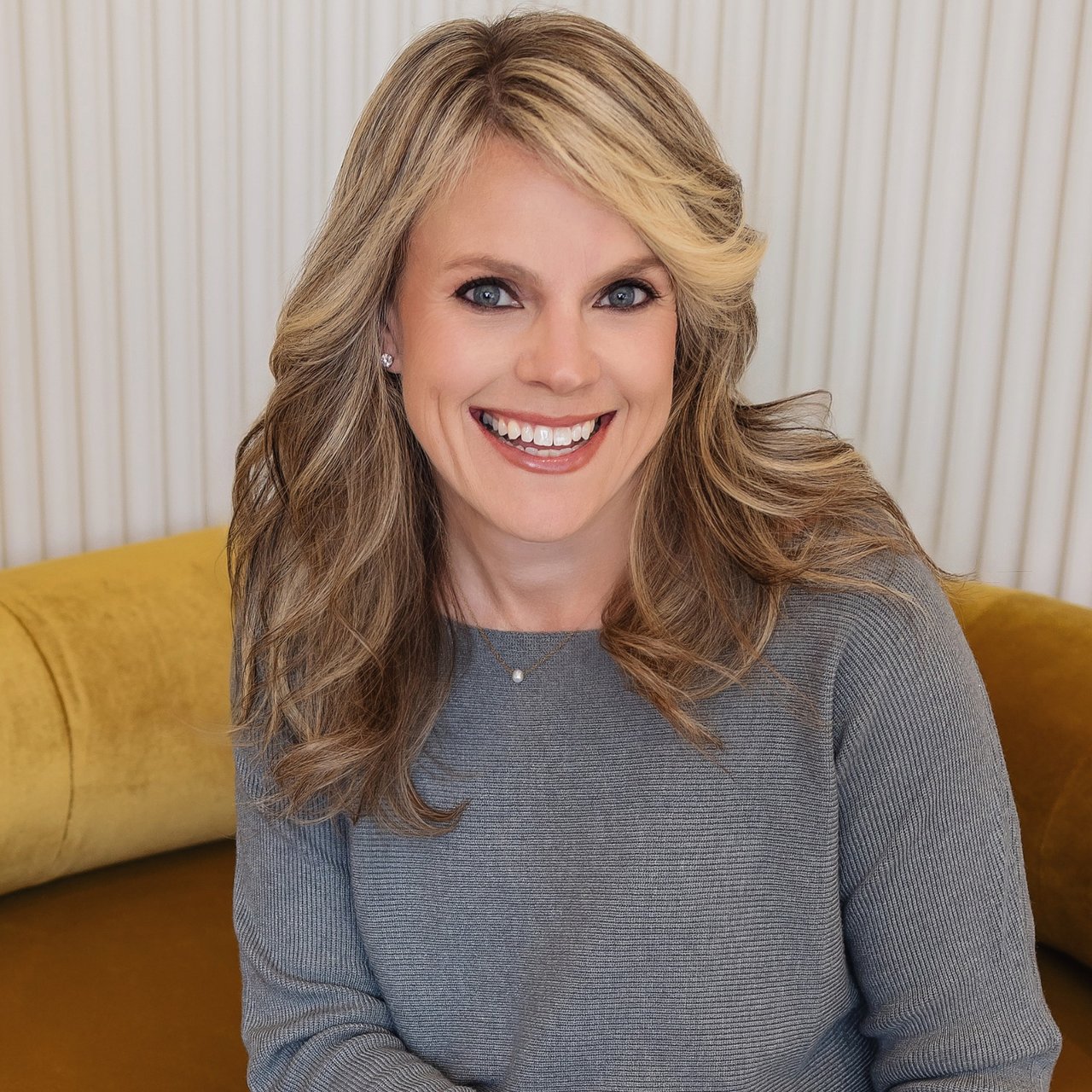 Mitzie Fenberg St. Louis, MO Real Estate Agent Headshot