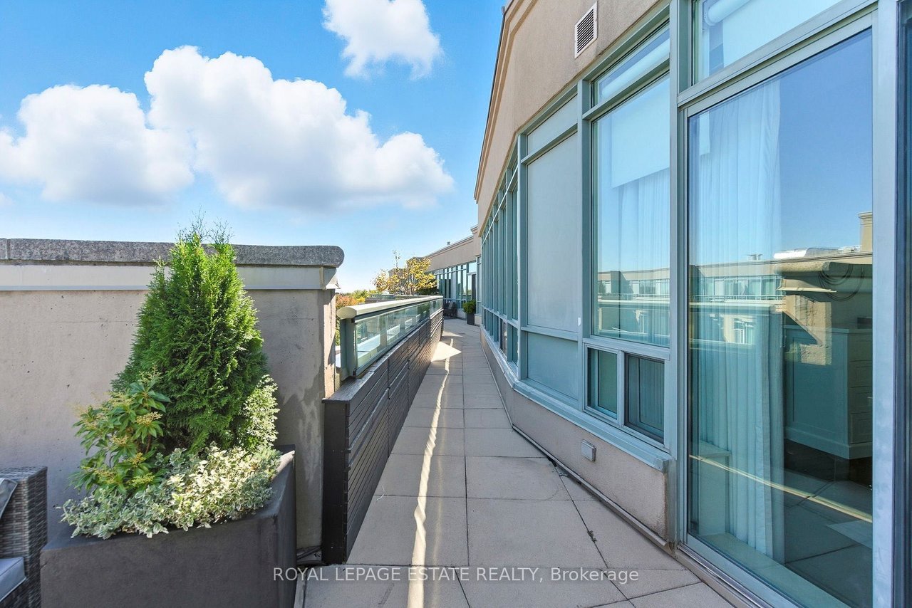 PENTHOUSE MADE FOR WATERFRONT LIVING