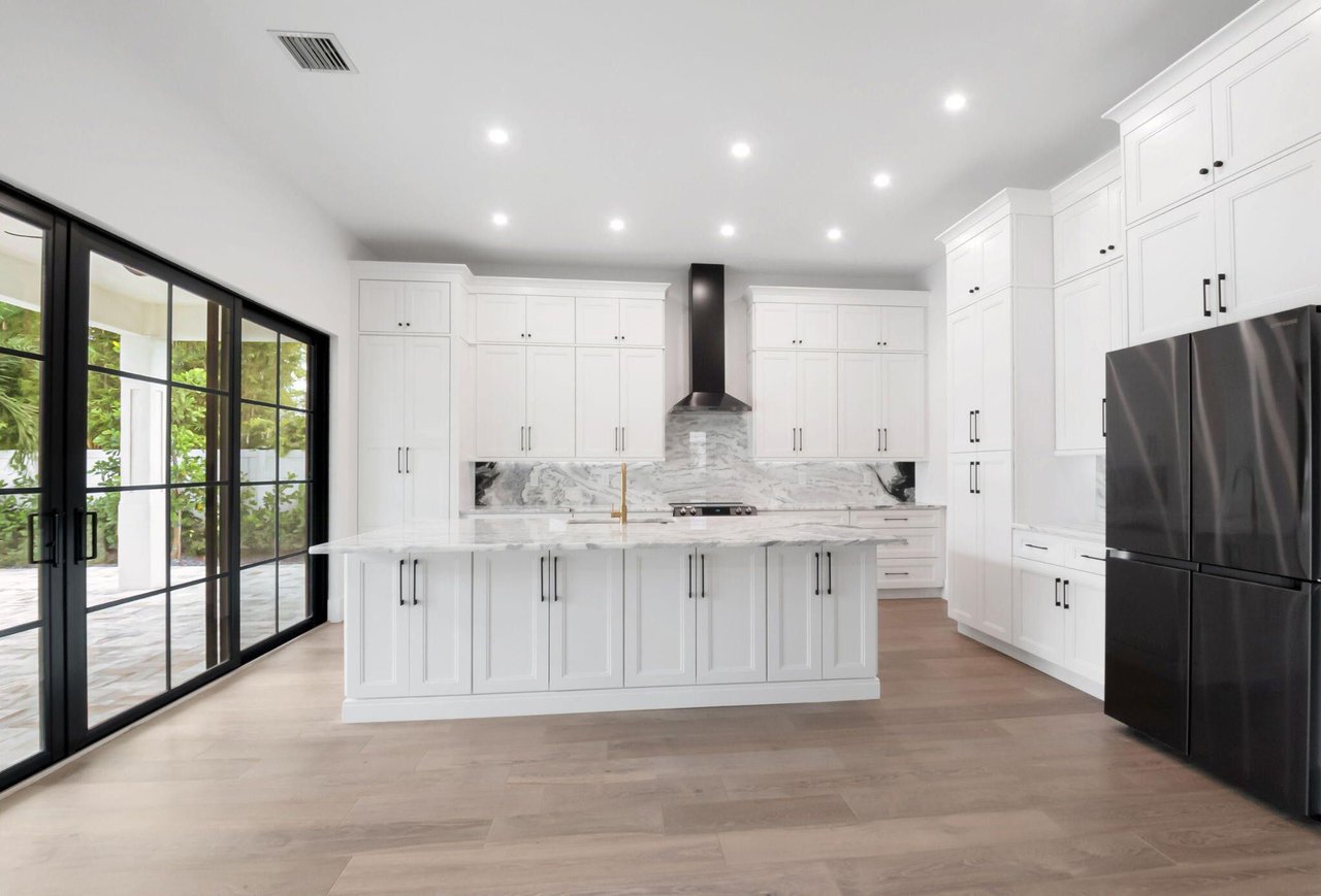 17 NW 16th St