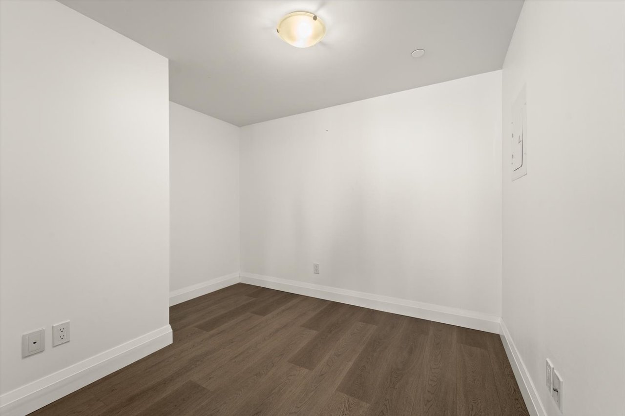 30 Meadowglen Pl 1106