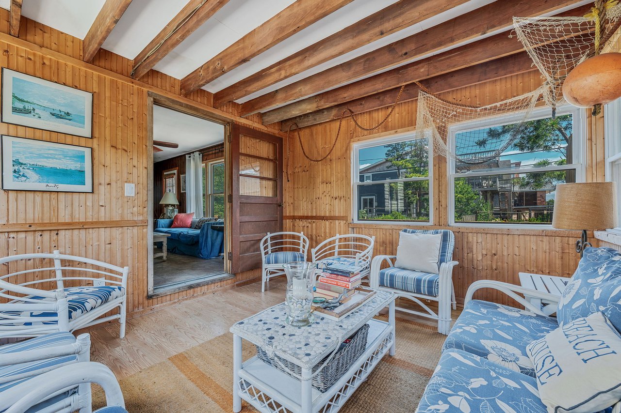 38 W Lighthouse Walk