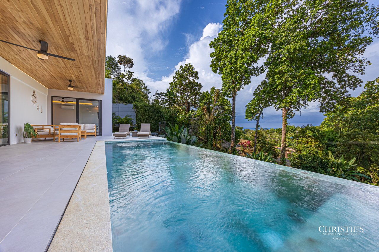 Casa Iguana Turnkey Tropical Paradise