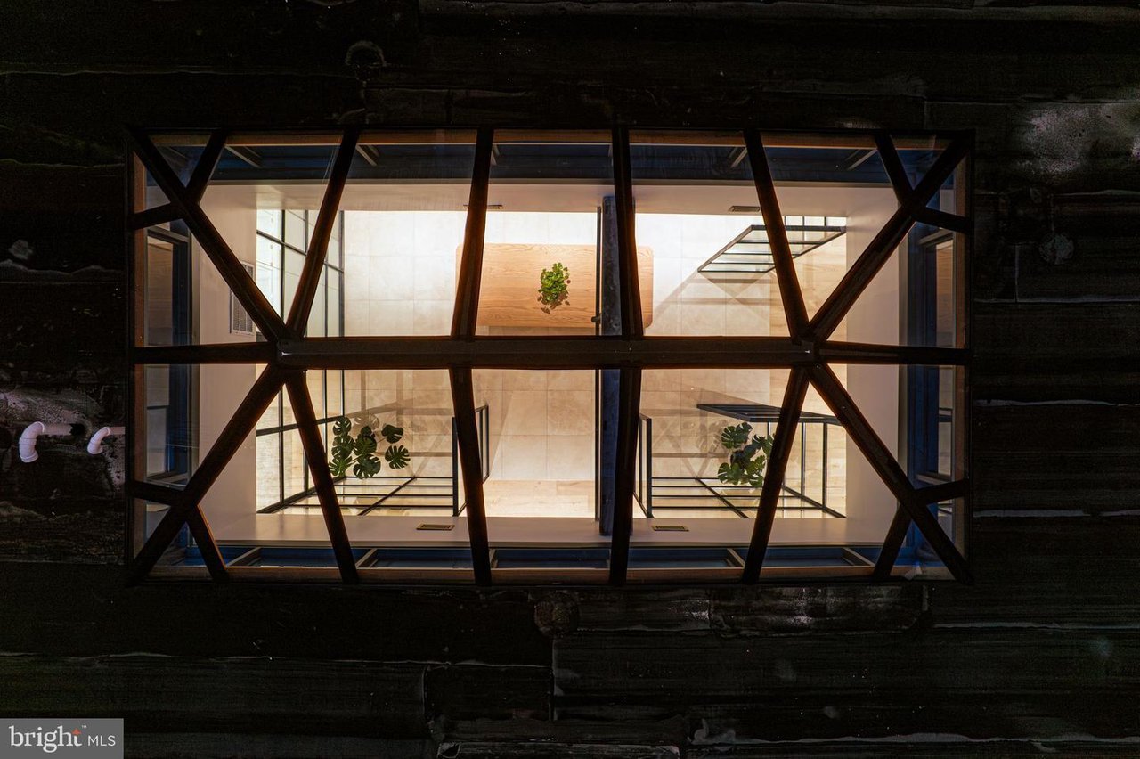 2017 Sansom St, Philadelphia, PA 19103