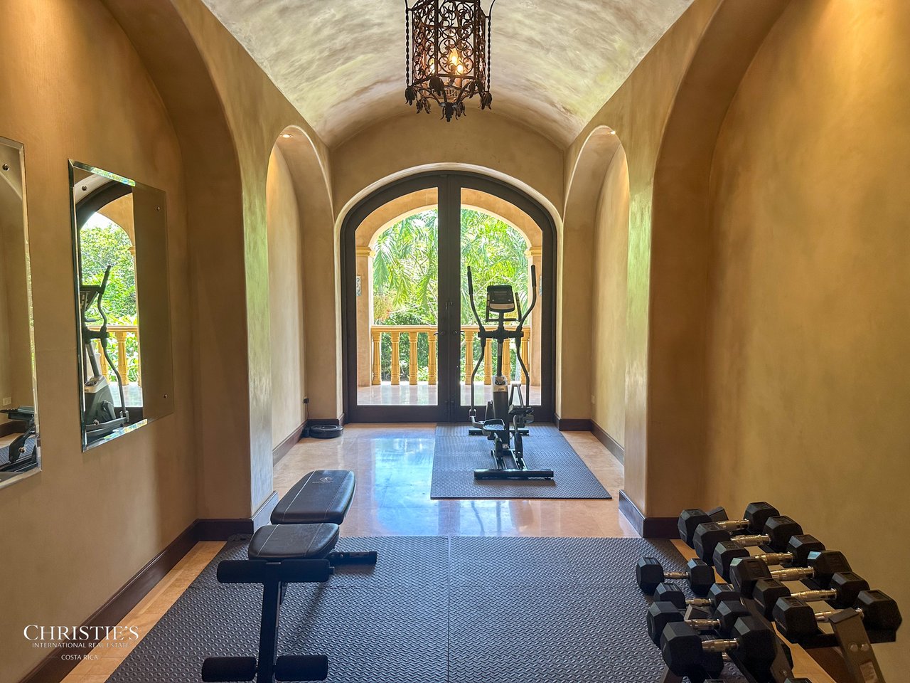 Golf-Front Tuscan-Style Estate – Villa Tuscana