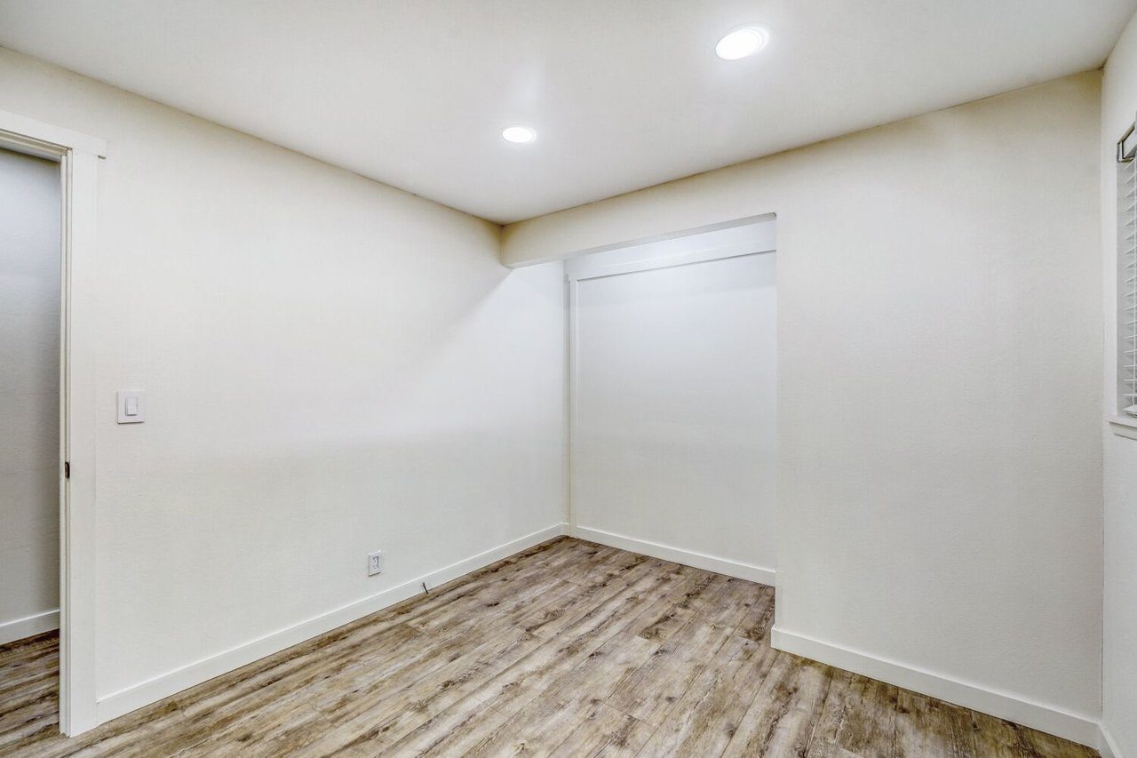 9632 S 216th St, Kent, WA 98031