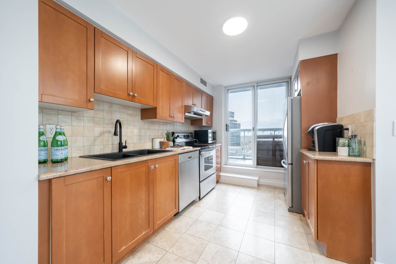 43 Eglinton Ave E Unit 1902 