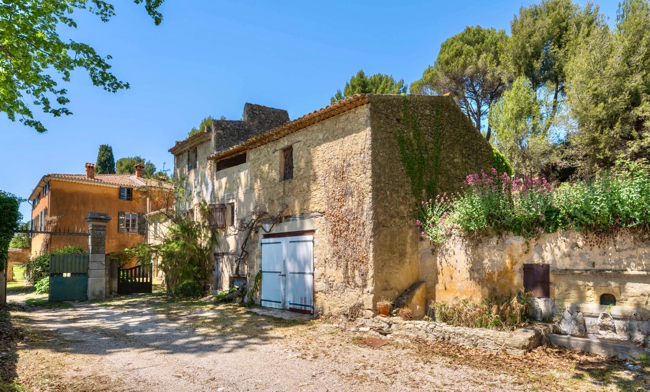 Farming estate and its 19th cenutry Bastide