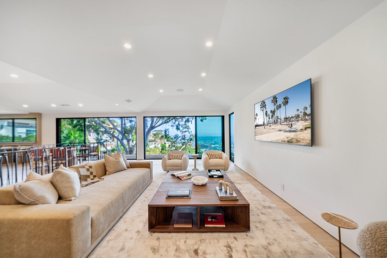 Hollywood Haven ⛰️