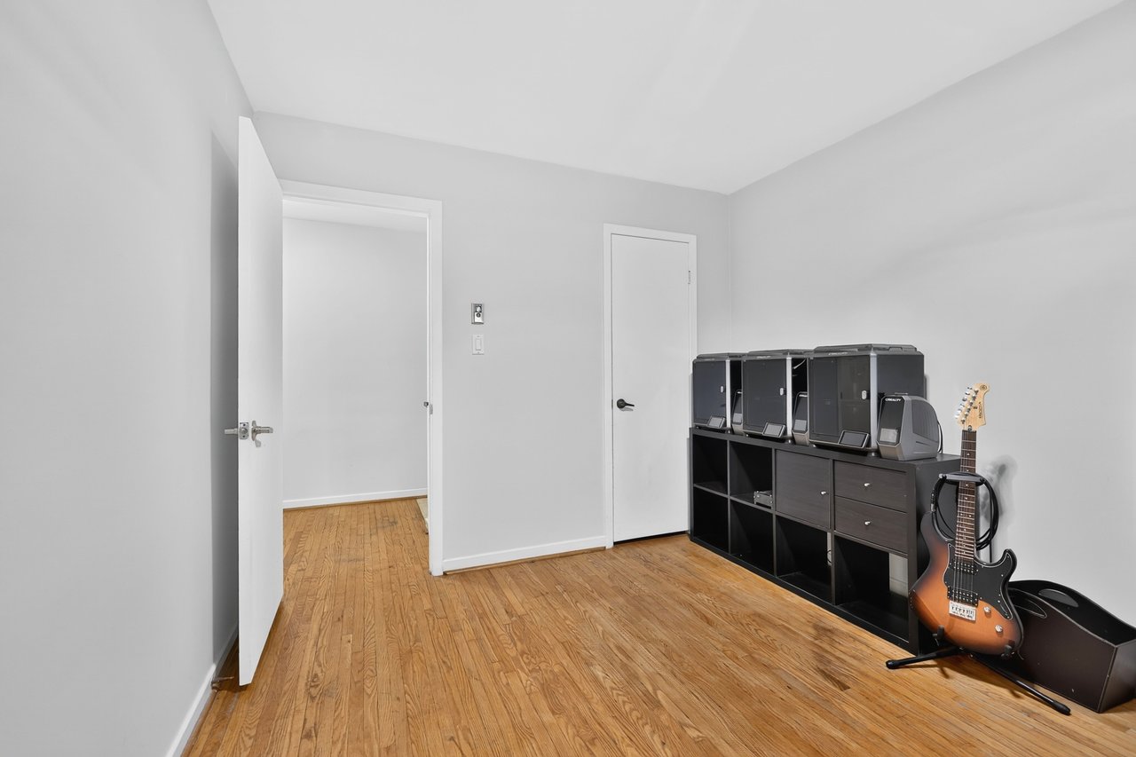 975 Cresthampton Lane