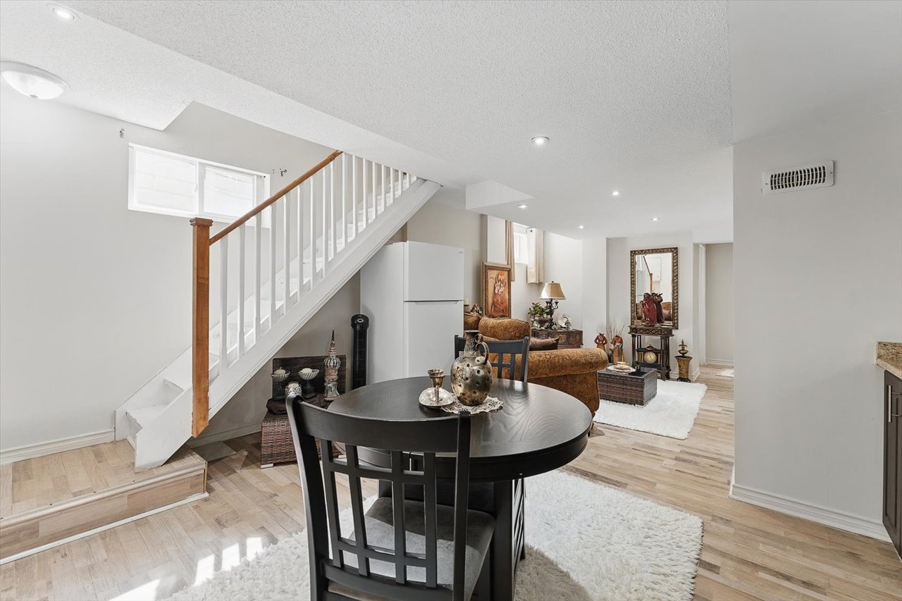 1106 Haig Blvd