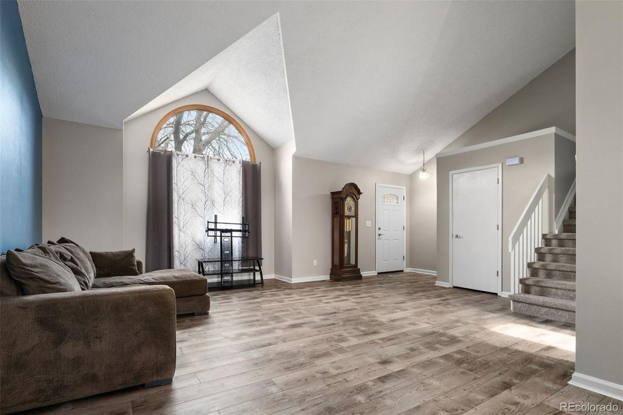 9911 Perry Ct