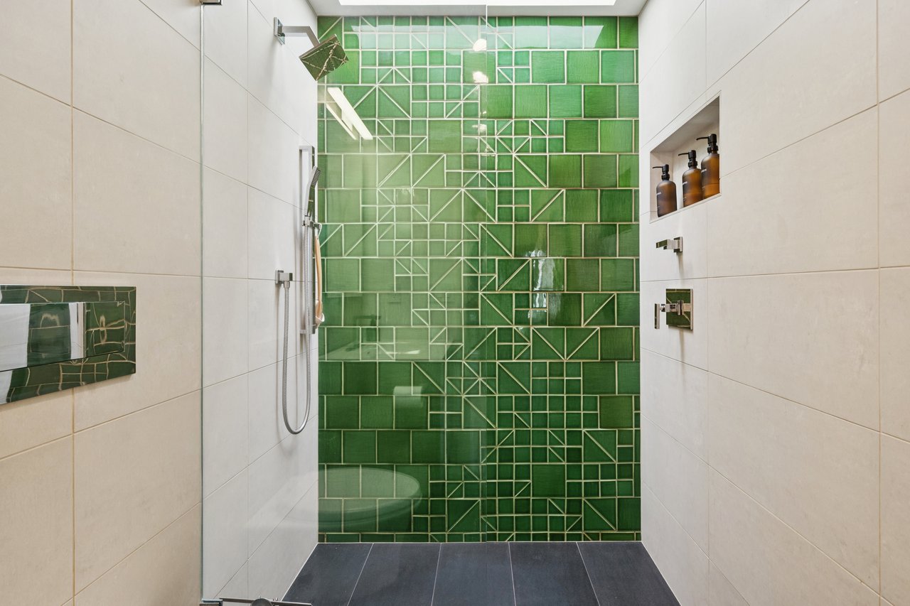 1515 Van Dyke Avenue