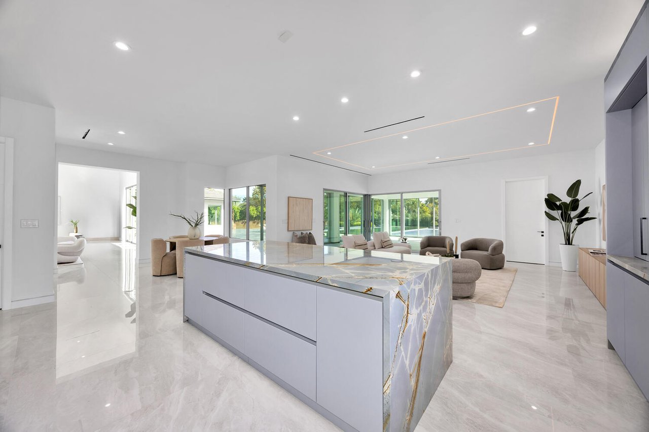 Your Private Resort - Everyday Of The Week