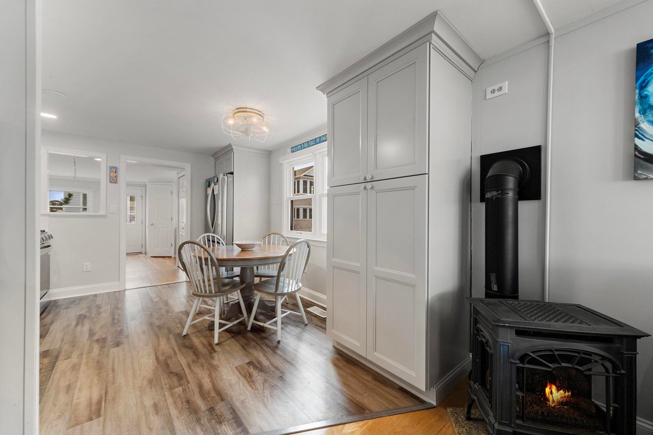 216 Taylor Ave, 1st Floor Unit