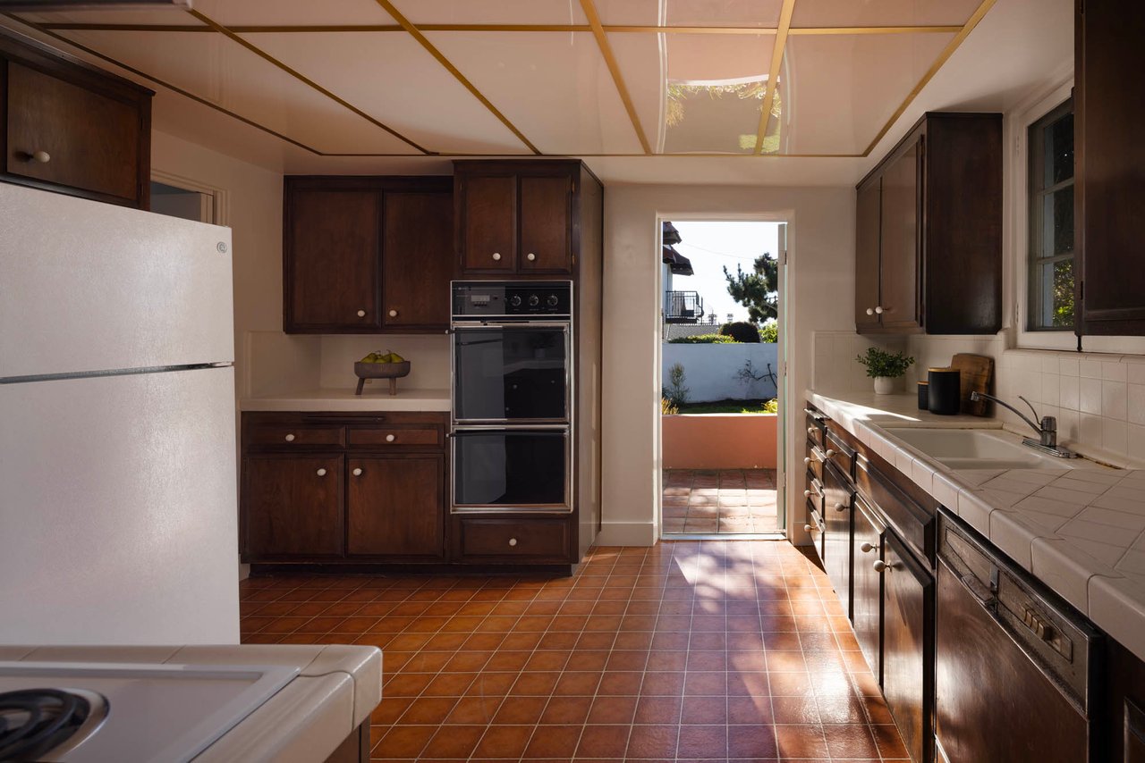 212 W Avenida Valencia