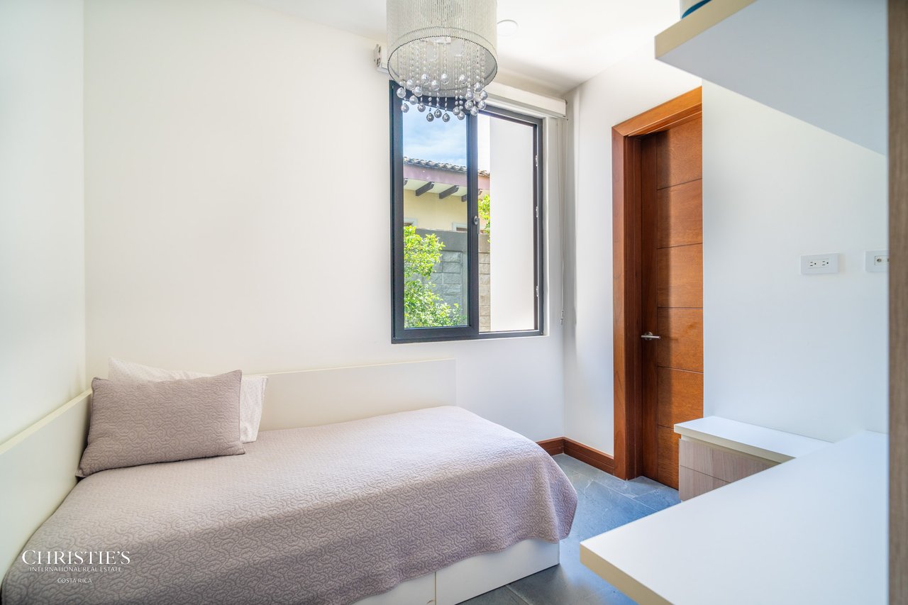 Modern Elegance with Panoramic Views – Exclusive Las Gemas Residence