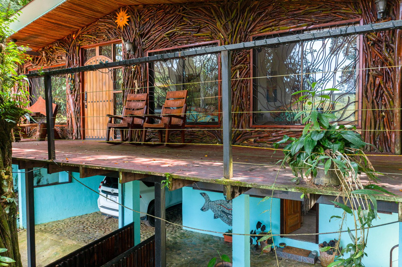 0.15 ACRES – 2 Bedroom Artistic River Home In The Rainforest!!!