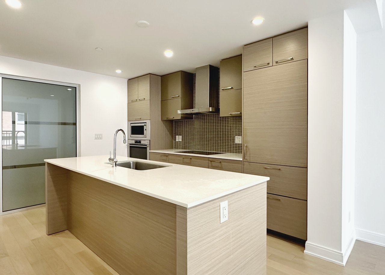 519- 55 Front Street E