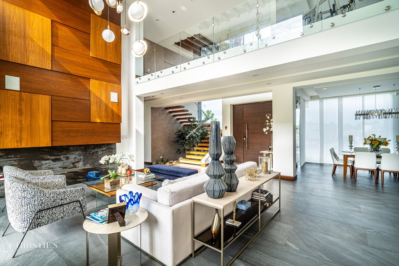 Modern Elegance with Panoramic Views – Exclusive Las Gemas Residence