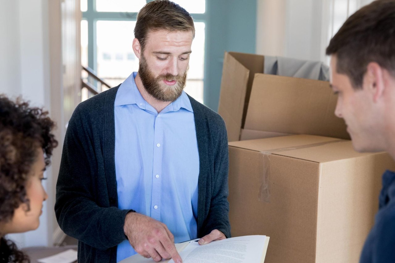 🏡 How Do You Handle Multiple Offers as a Seller in Seattle?