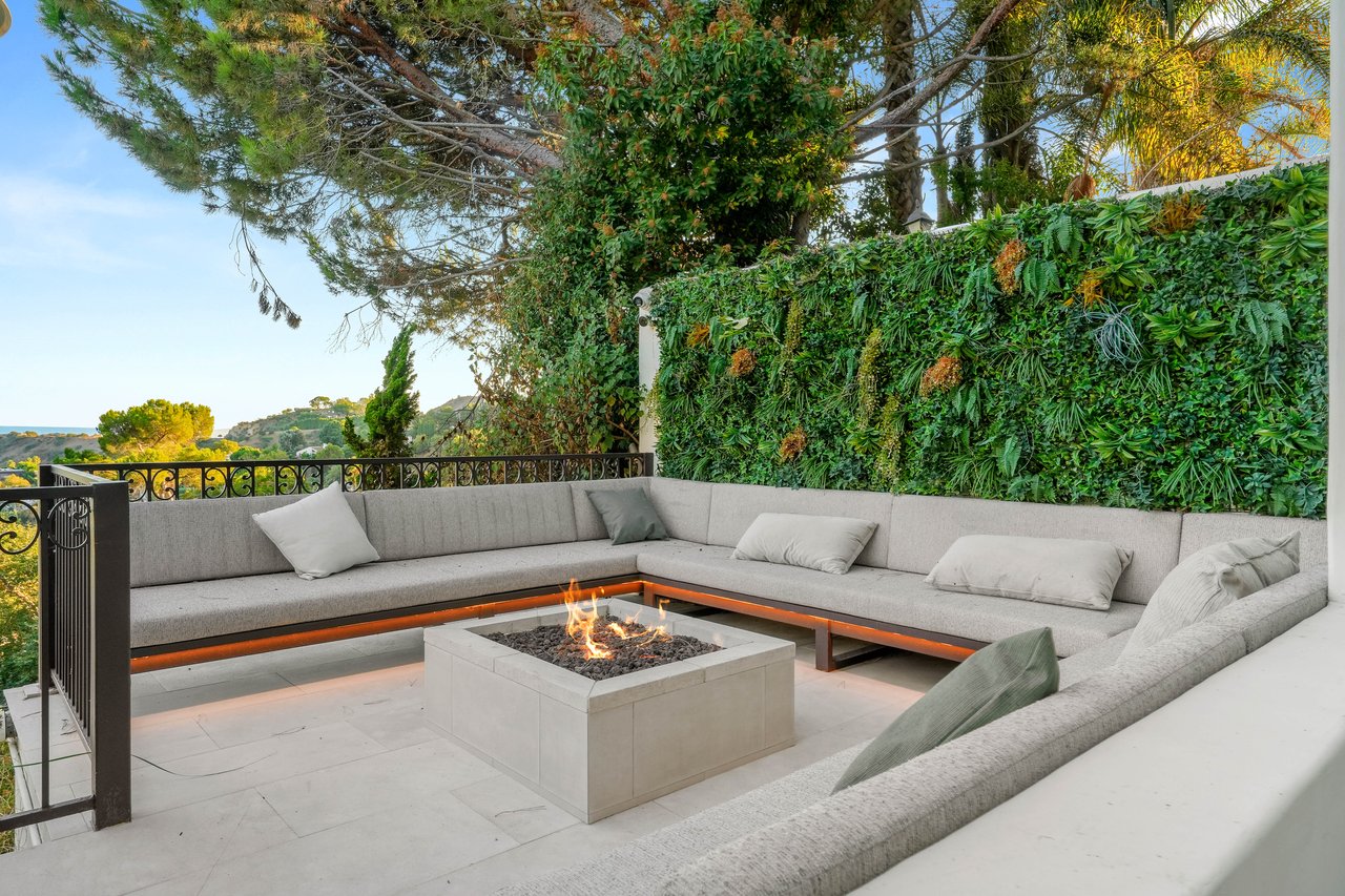 7212 Mulholland Dr, Hollywood Hills