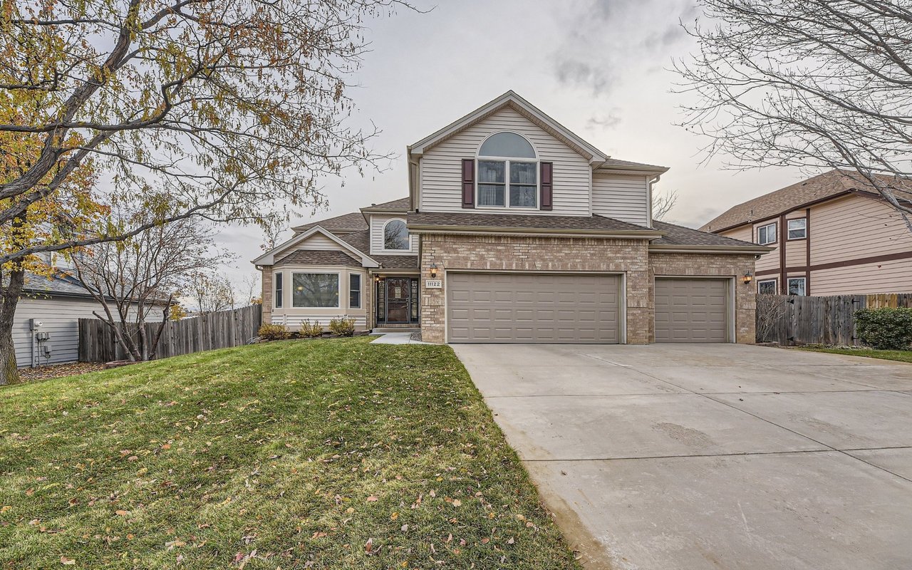 Just Listed: This Impeccably Maintained Home Offers the Perfect Blend of Community Living, Breathtaking Views, and a Prime Location!