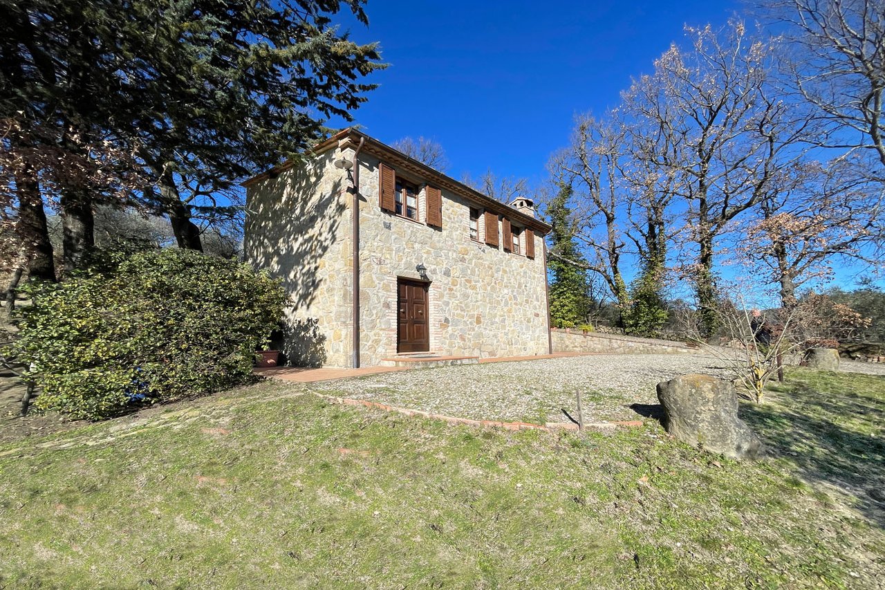 A Charming Stone Farmhouse for Sale in Radicofani