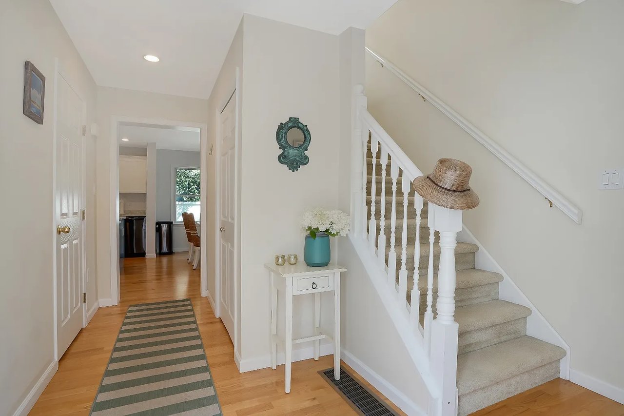 26 Winne Ave