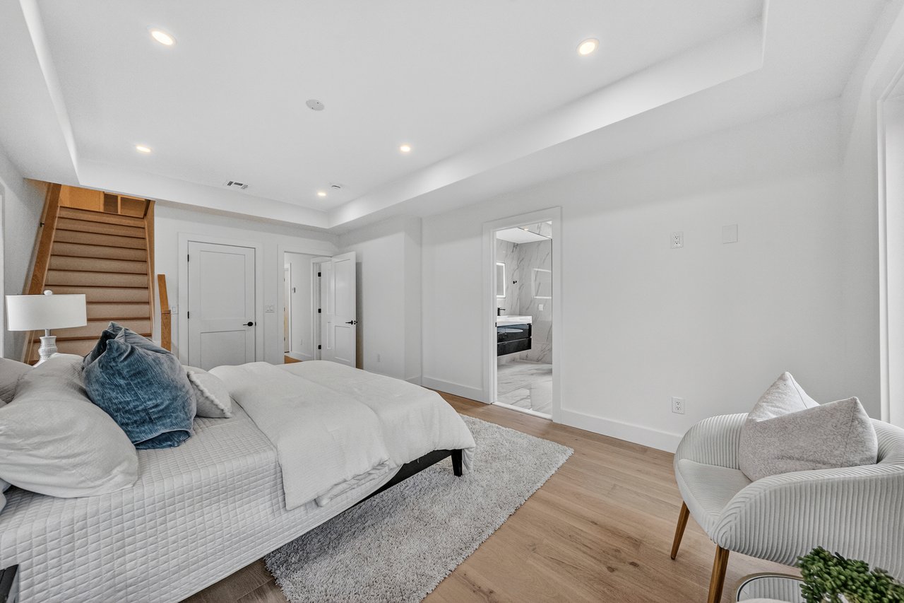 887 Linden Ave, Ridgefield, NJ 07657
